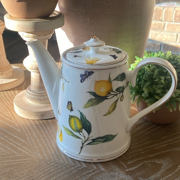 NEW! Cottage Lemon & Butterfly Honey Bee Porcelain Tea Pot - Picture 4 of 12
